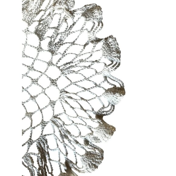 Hand Crocheted Doily Centerpiece 23" Diameter Ruffled Edge White Cotton Wedding - Picture 9 of 10
